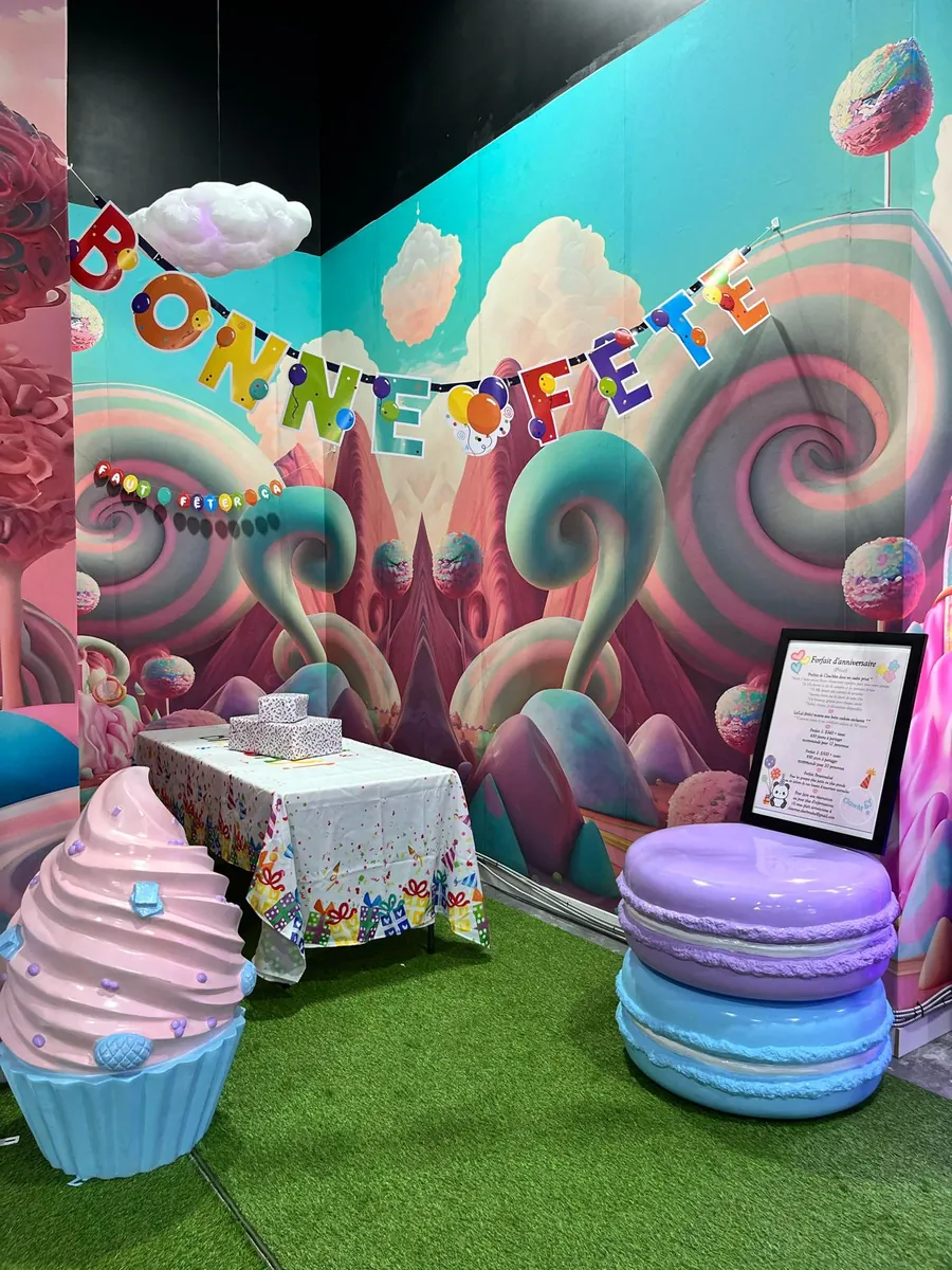 Decorated candyland party corner at ClawMee Sherbrooke